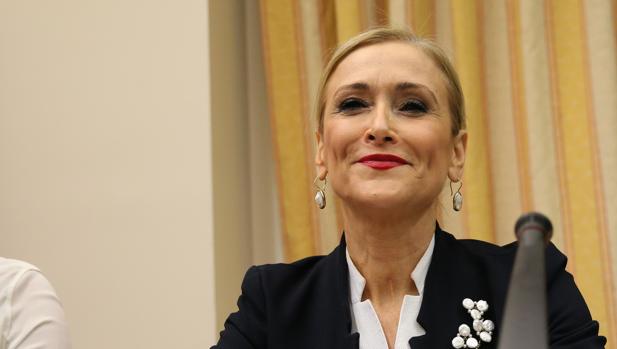 Cifuentes muestra las notas de su Máster: todo aprobado en 2012