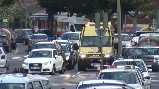 El tesón de los técnicos de urgencias salva la vida a un hombre en Tenerife