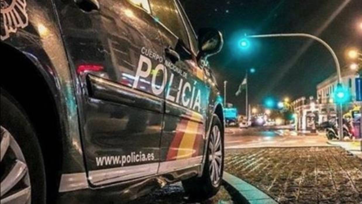 Un coche patrulla de la Policía Nacional, durnate una patrulla nocturna