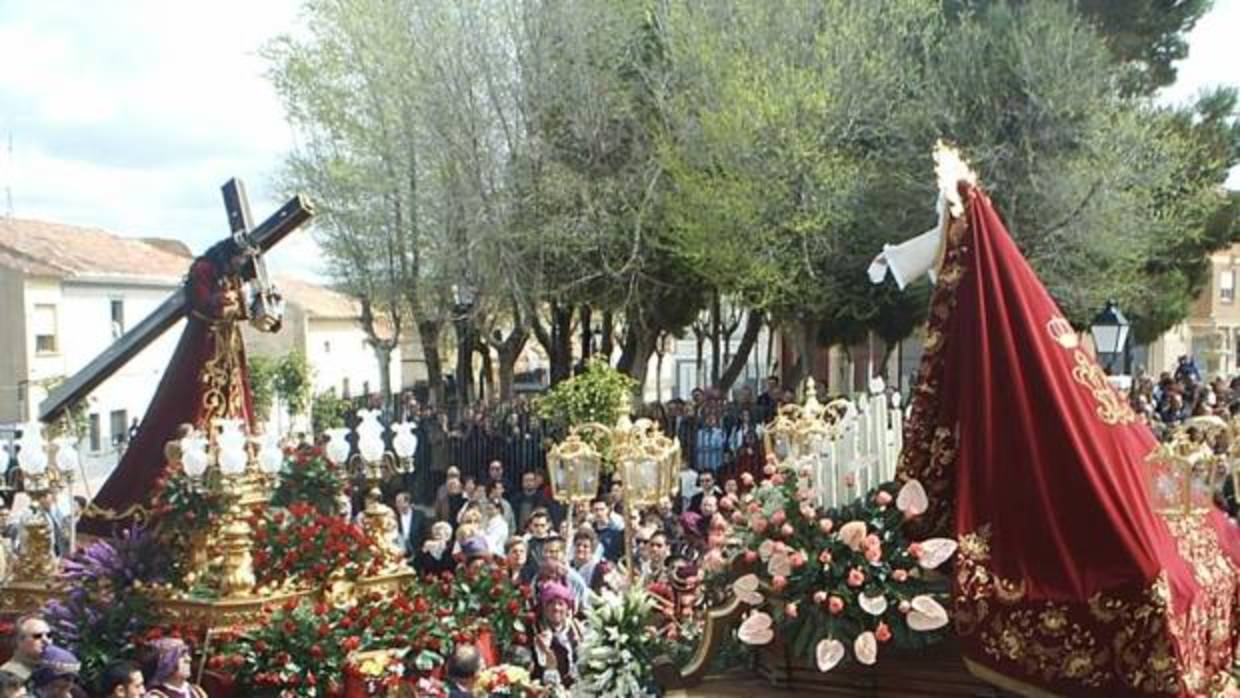 Encuentro de Jesucristo con la Virgen Dolorosa durante la celebración en el pueblo de Pozo Cañada