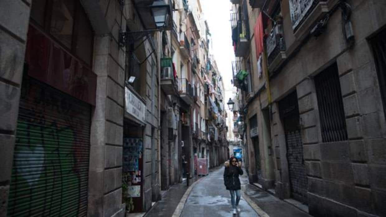 El centro de Barcelona tiene fincas degradadas en las que se instalan los narcopisos