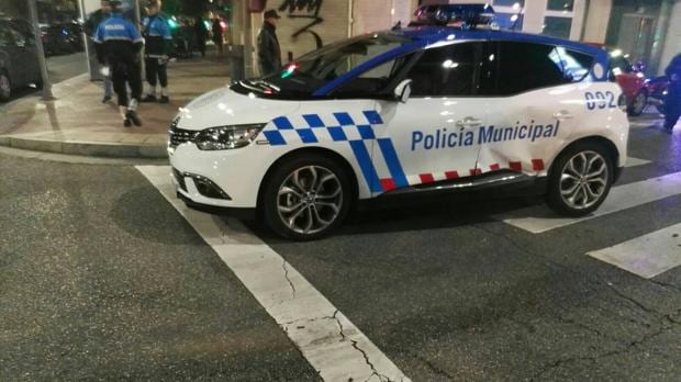 Un conductor ebrio choca contra un coche de Policía que protegía una procesión en Valladolid
