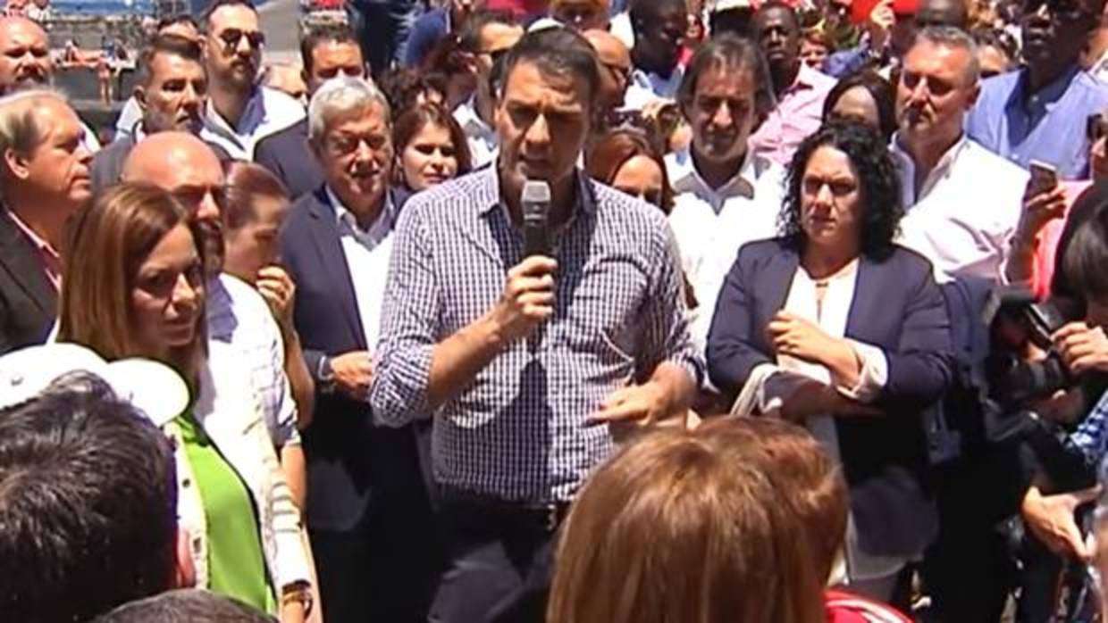 Sánchez en un acto del PSOE en Tenerife