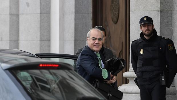 Detienen a la tuitera que amenazó al juez Llarena y a su mujer