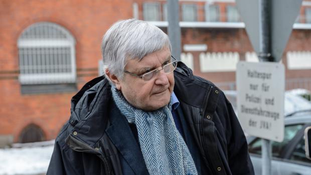 Así es Wolfgang Schomburg, el nuevo abogado de Puigdemont