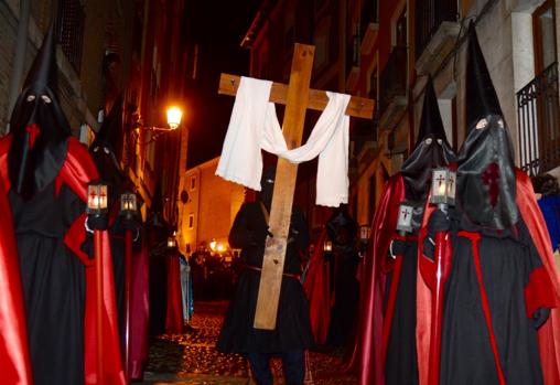 Procesión de la Soledad por las calles de Burgos en una imagen de archivo