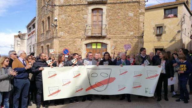 Concentración en solidaridad con Boadella en su pueblo de Gerona