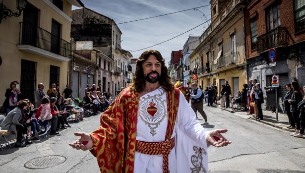 Un multitudinario Desfile de Resurrección cierra la Semana Santa Marinera