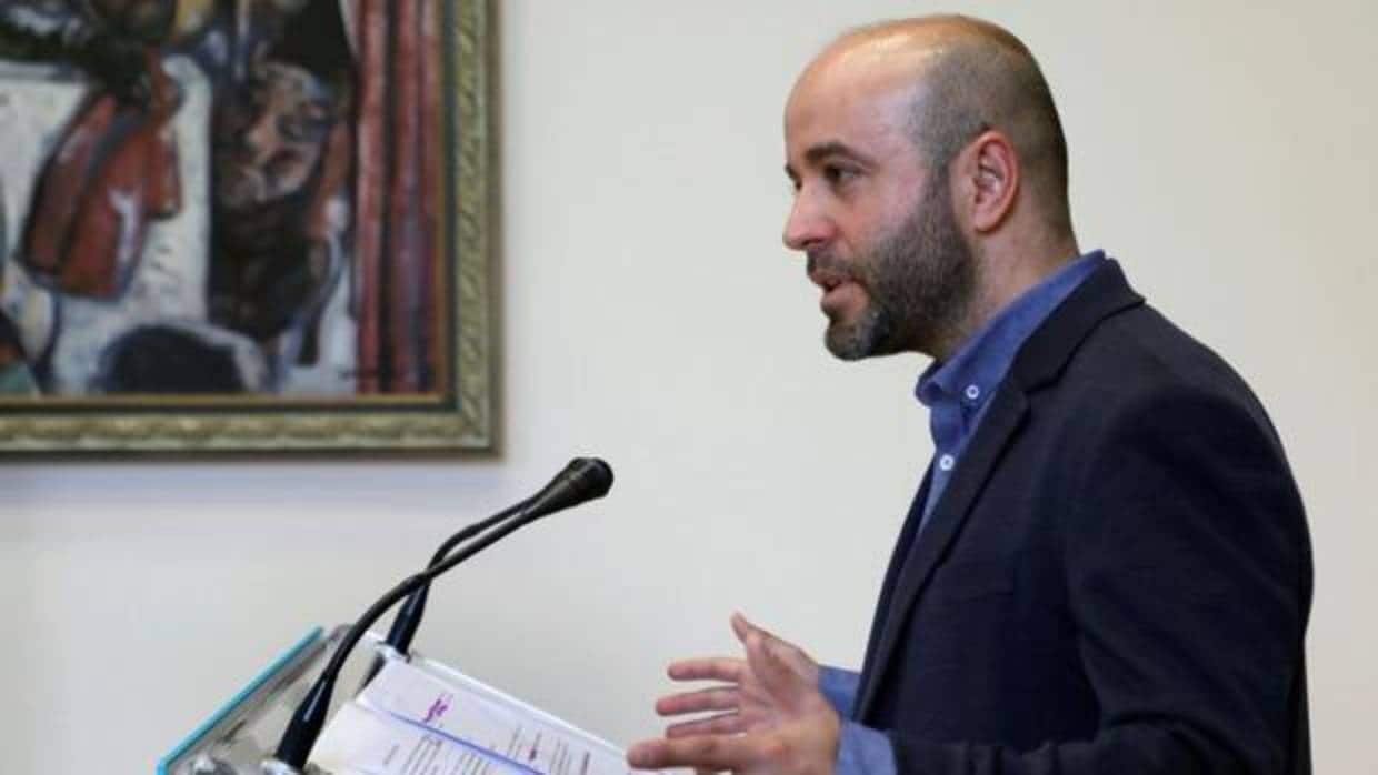 El portavoz parlamentario de En Marea, Luís Villares, en rueda de prensa