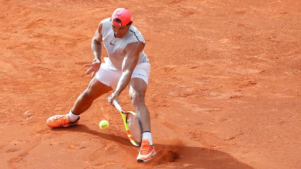 El primer entrenamiento de Rafa Nadal para la Copa Davis en la pista de la plaza de toros de Valencia