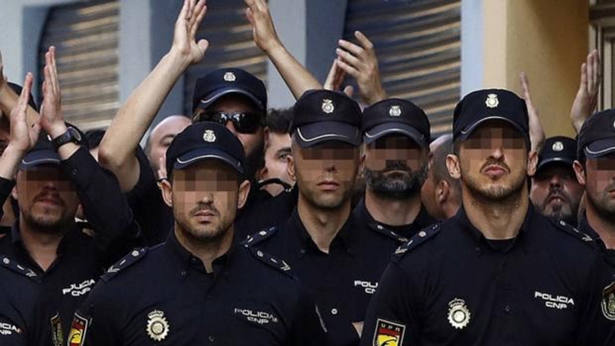 Imagen de agentes de la Policía Nacioanl durante el despliegue por el referéndum ilegal del 1-O