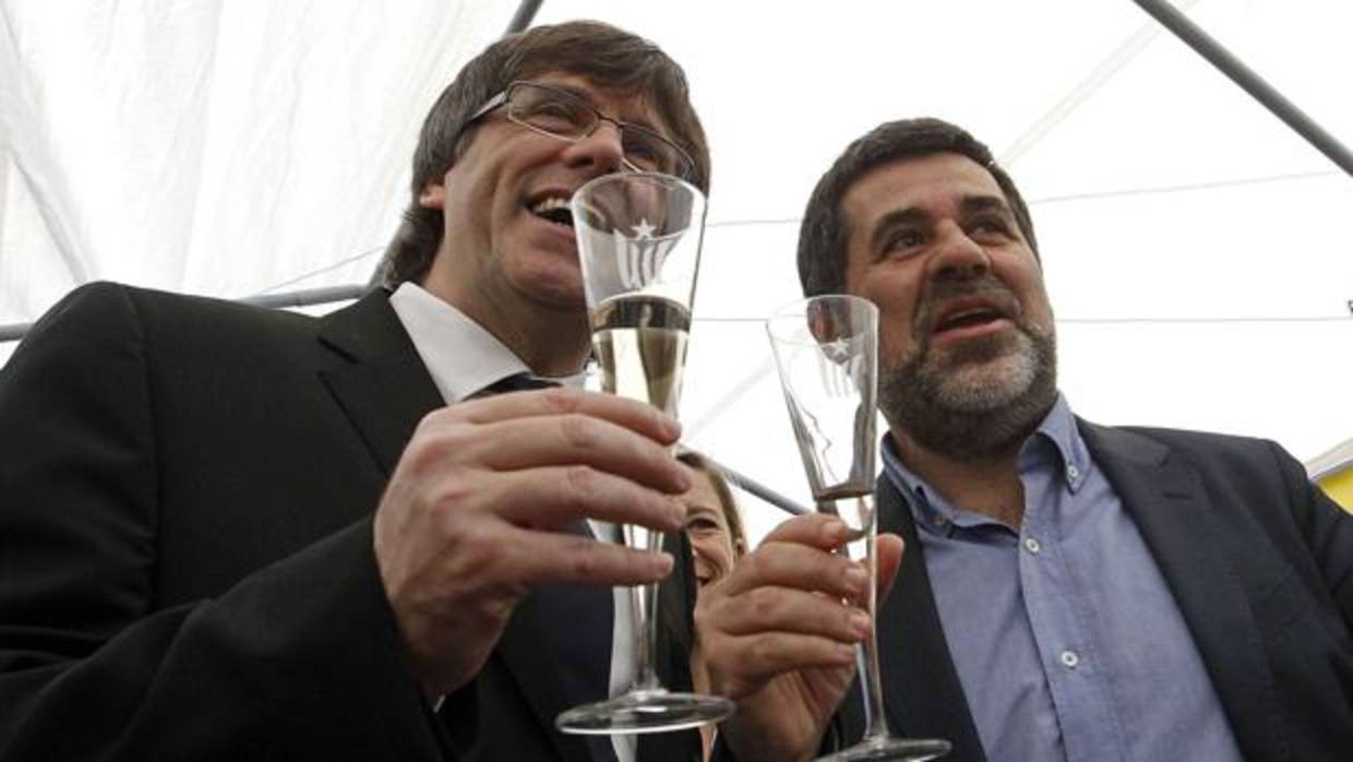 El expresidente catalán con el expresidente de la ANC Jordi Sànechez