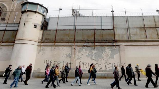 24 horas caminando alrededor de La Modelo para reclamar la libertad de los políticos presos