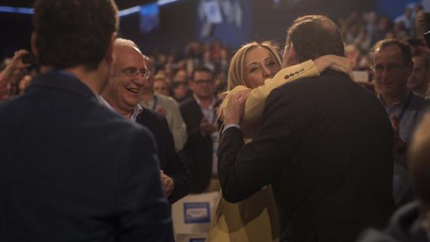 Cifuentes se atrinchera pese a que su máster «no consta» en la Universidad Rey Juan Carlos