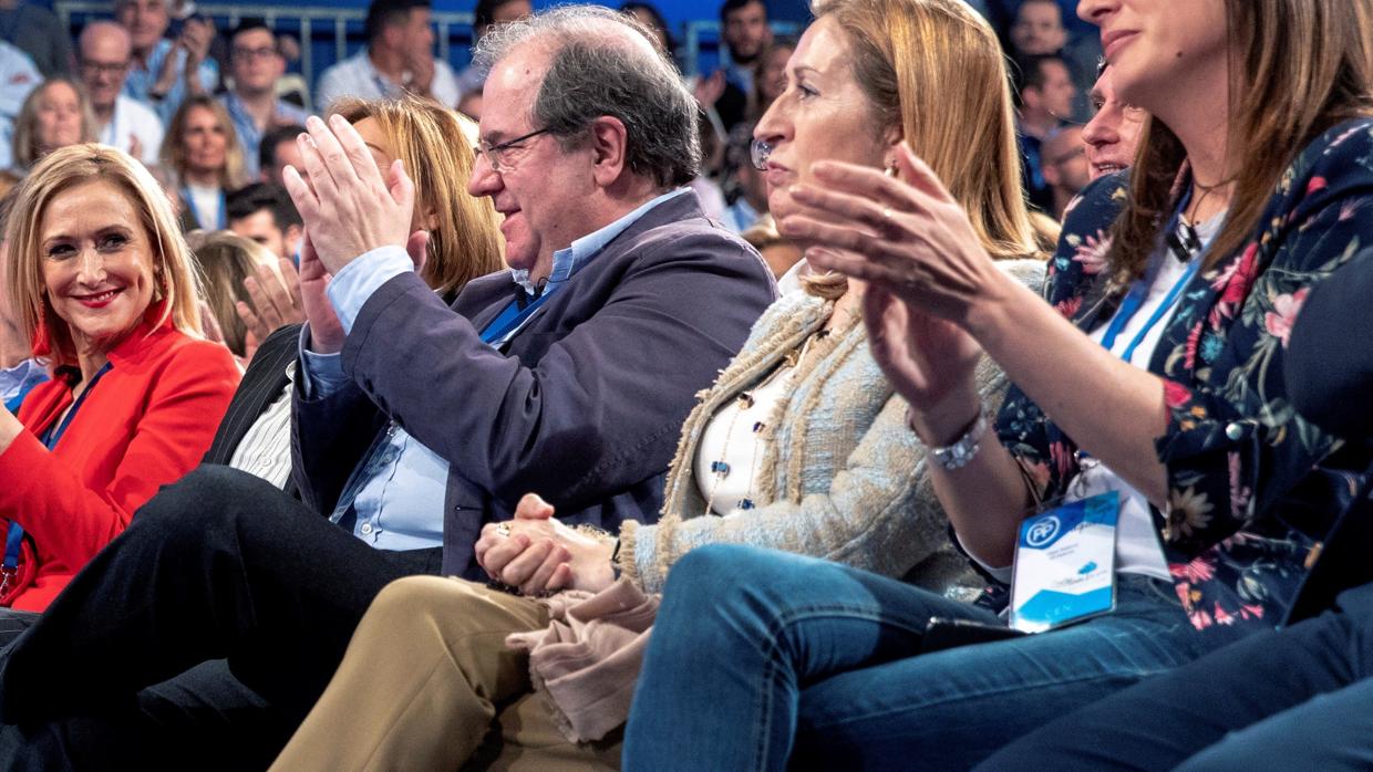 El presidente de la Junta de Castilla y León, Juan Vicente Herrera, durante la convención nacional del PP en Sevilla