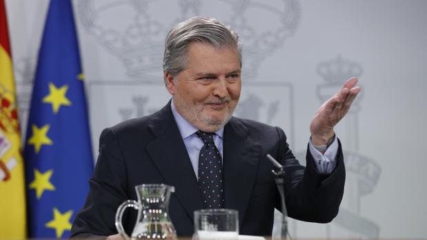 Méndez de Vigo anuncia un 5 % del PIB en educación para reiniciar la negociación con el PSOE