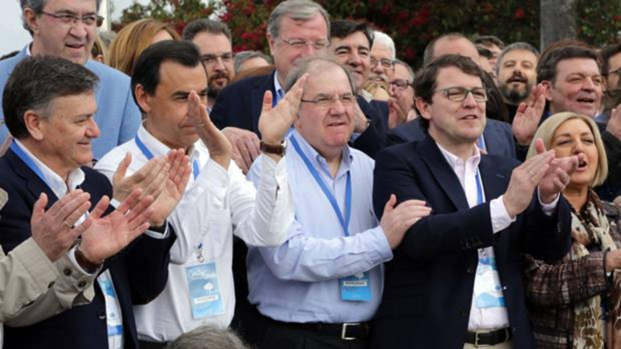 Vázquez, Maillo, Herrera y Mañueco, ayer en la Convención popular de Sevilla