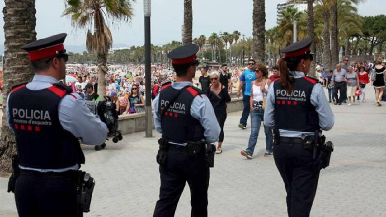 Agentes de los Mossos en una imagen de archivo