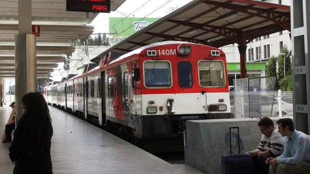 Una persona muere arrollada por un tren de Cercanías de Renfe entre Chiva y Cheste