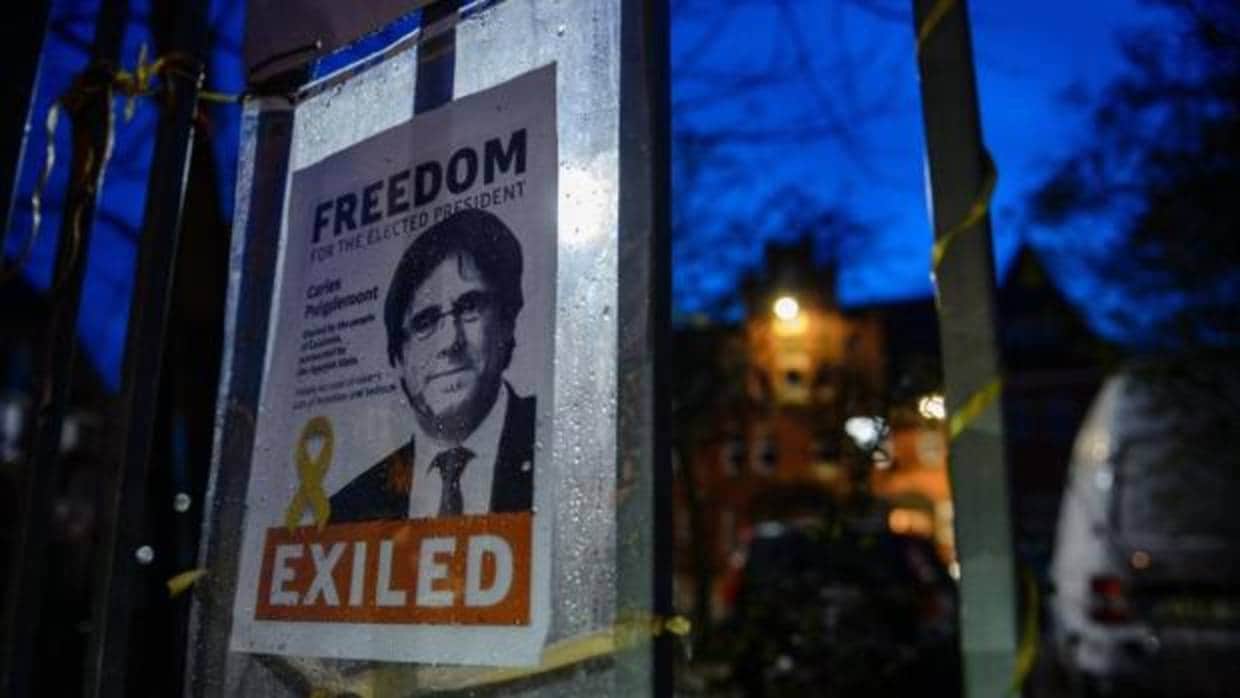 Un cartel que pedía la libertad de Puigdemont en Alemania