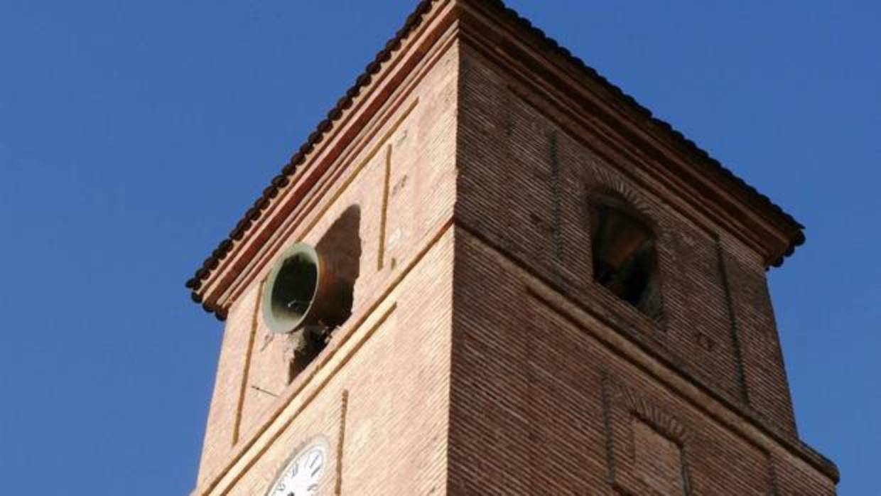 Torre del campanario de la Iglesia Parroquial de la Inmaculada de Dúrcal