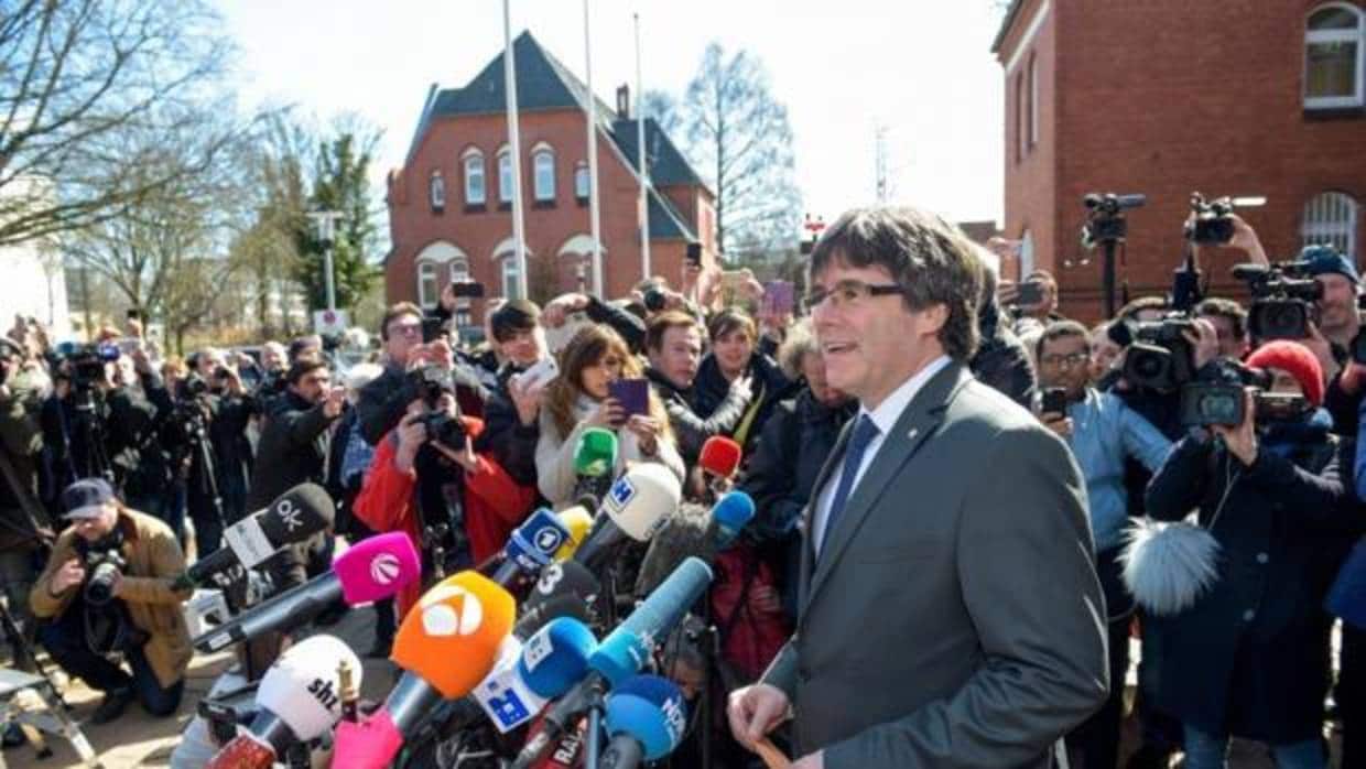 El expresidente de la Generalitat Carle Puigdemont tras su salir de la prisón alemana