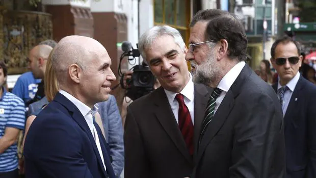 Rajoy alerta desde Argentina de los populismos, que «prometen cínicamente lo imposible»