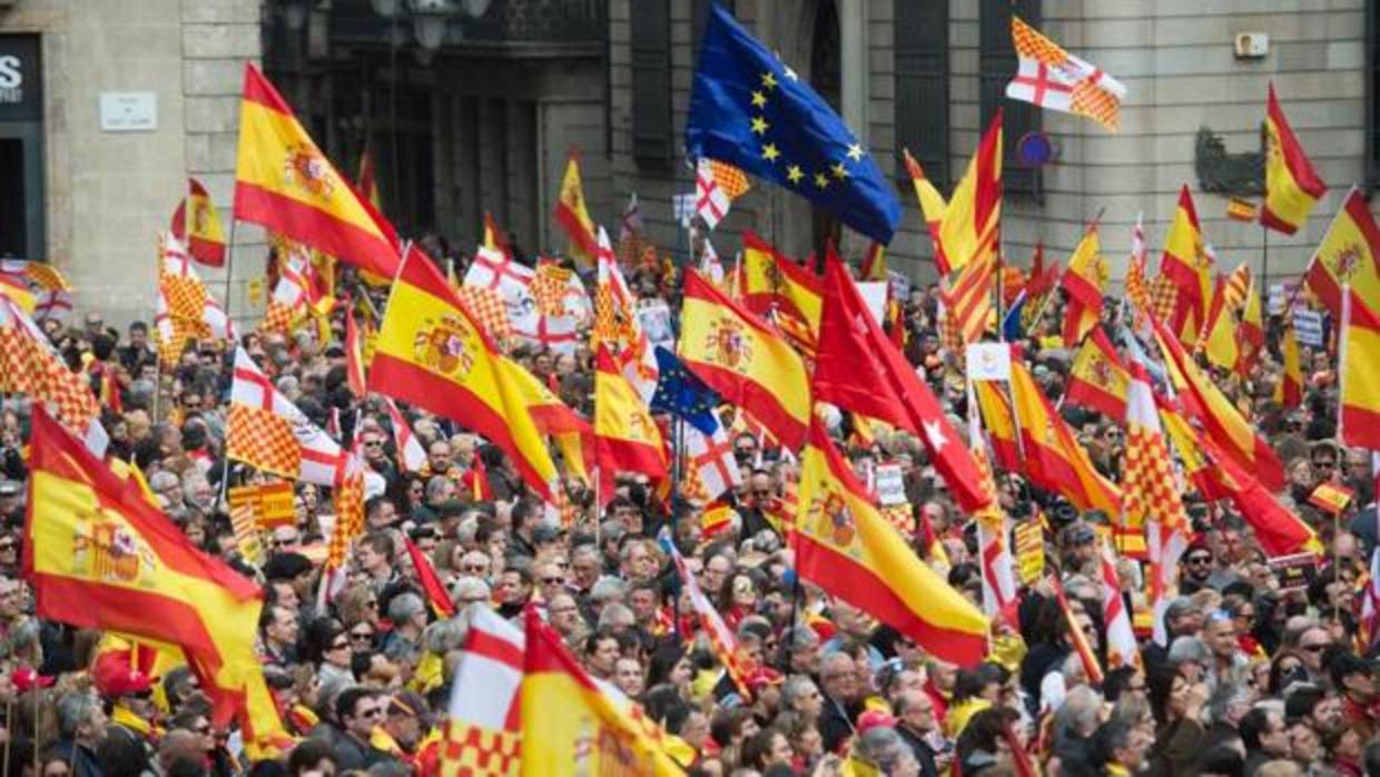 Detenidos tres ultras por agredir a seguidores de Tabarnia tras una manifestación