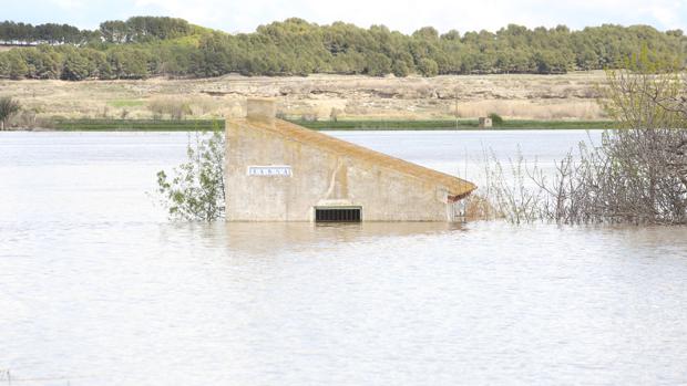 Las autoridades descartan evacuar pueblos por la crecida del Ebro