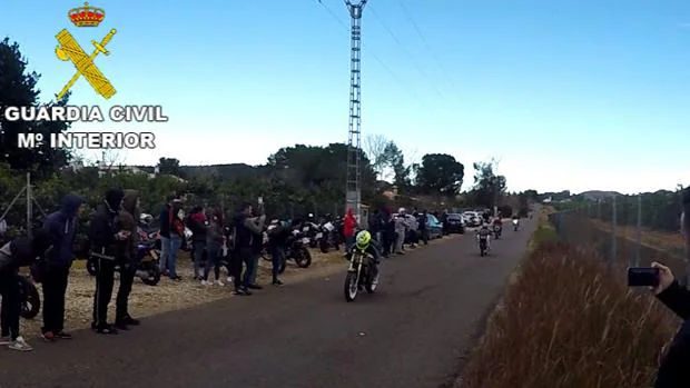 Una persona muere y siete resultan heridas en una carrera ilegal de motos en Rafelguaraf