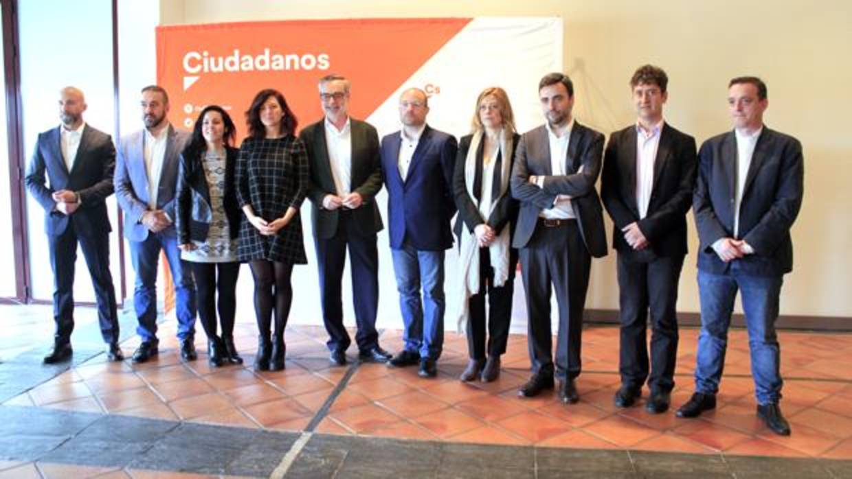 José Manuel Villegas con los miembros del comité regional de Ciudadanos