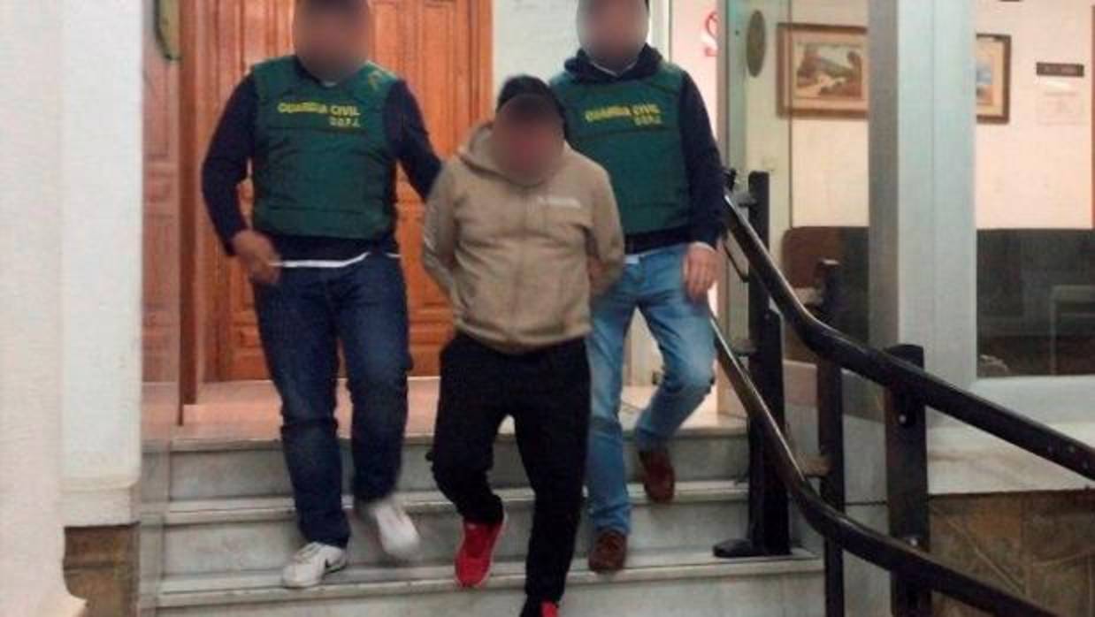 Uno de los detenidos, en Laujar de Andarax