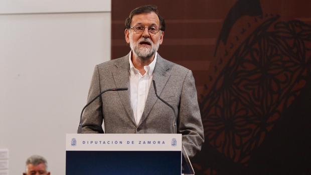 Rajoy defiende la España vacía frente a Cs: «Querían suprimir el 84% de ayuntamientos»