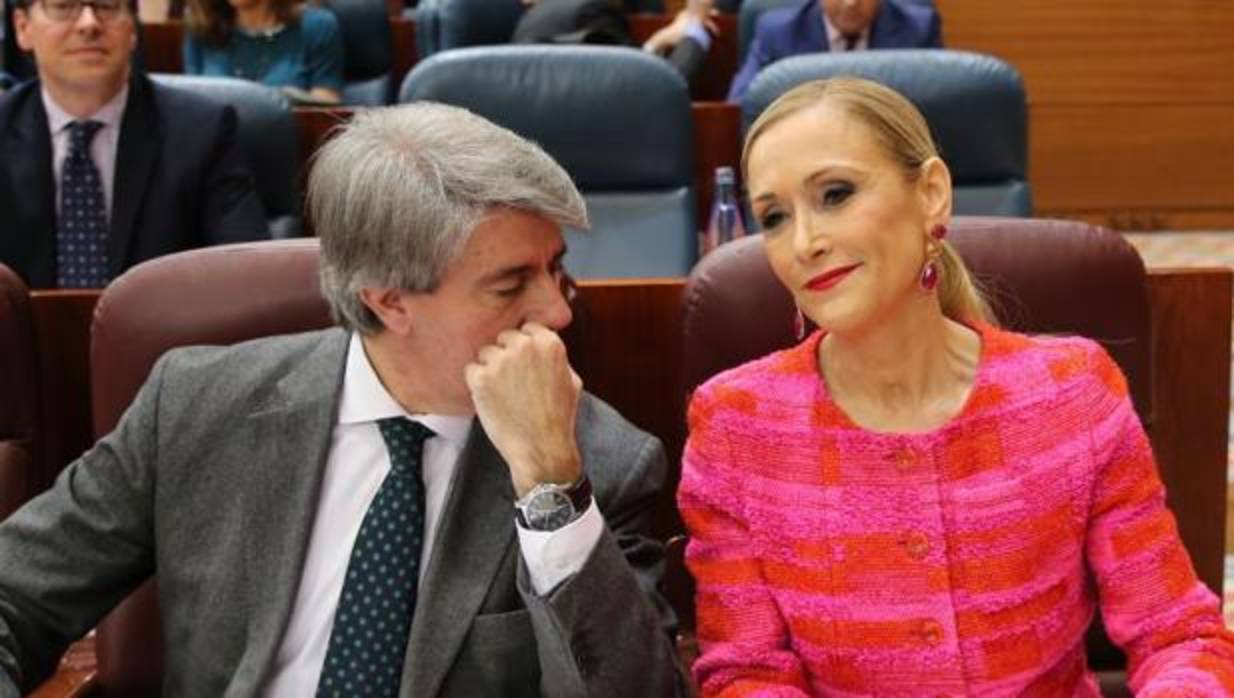 Ángel Garrido con Cristina Cifuentes en la Asamblea de Madrid