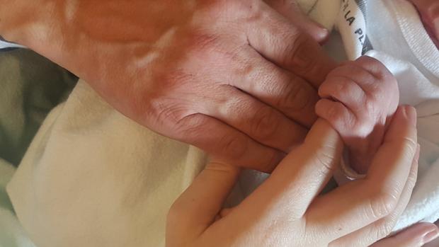 La consellera María José Salvador da a luz y presenta a su hijo Francesc en las redes sociales