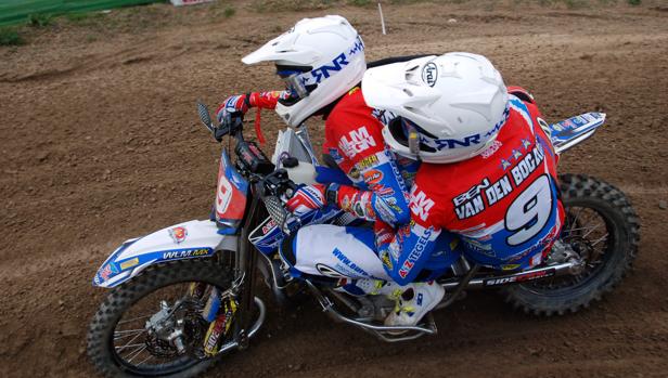 Espectaculares imágenes del Mundial de Motocross Sidecar de Talavera
