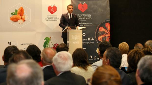 El presidente de la Diputación de Alicante pide a Puig implantar por ley la dieta mediterránea en los colegios