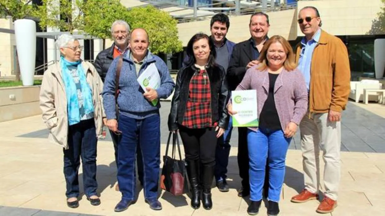 Reunión de representantes de CCD y Unión Centristas en Murcia el pasado domingo, 15 de abril