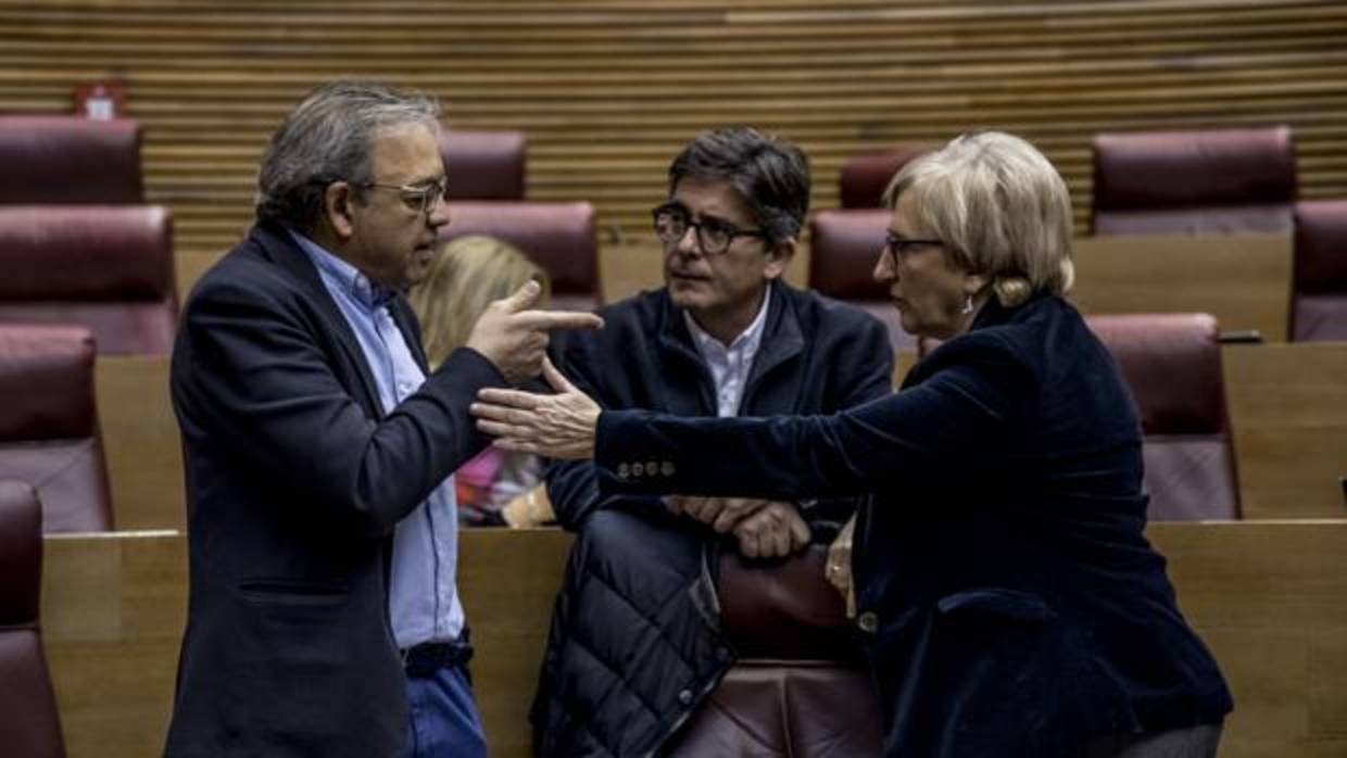 Manolo Mata, Alfred Boix y Ana Barceló, en las Cortes Valencianas