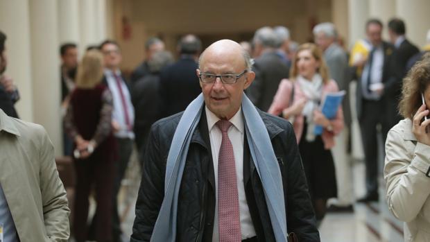 Hacienda alega que Montoro solo aludía al FLA al negar el desvío de fondos al 1-O