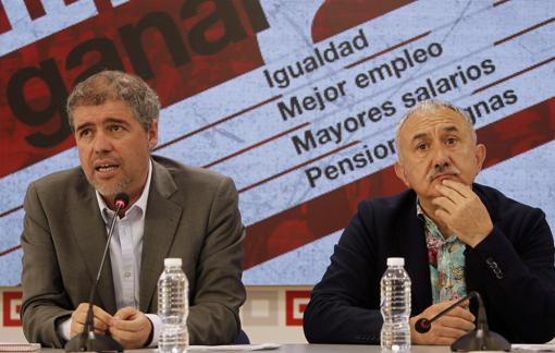 Imagen de los líder de CCOO y UGT, Unai Sordo y Pepe Álvarez, en la presentación de las manifestaciones convocadas para el Primero de Mayo