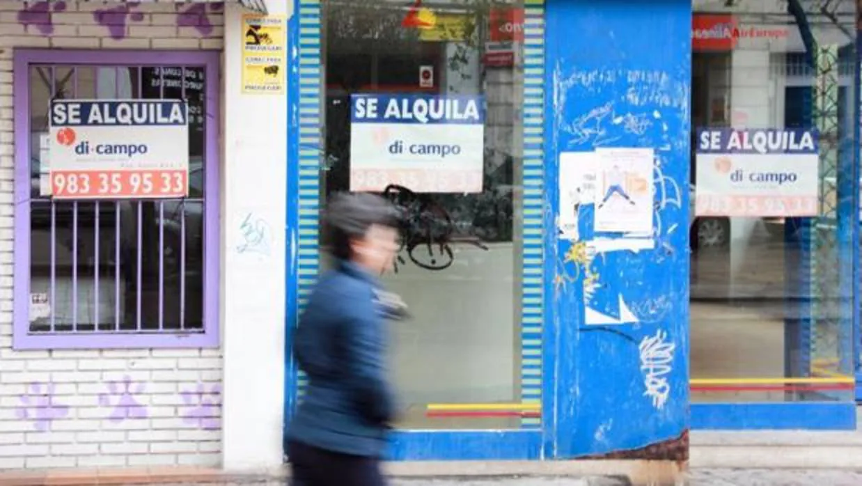 Comercios cerrados en una céntrica calle de Valladolid