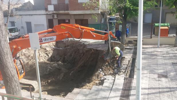 Refuerzan varias galerías que provocan un hundimiento en la plaza de Alameda