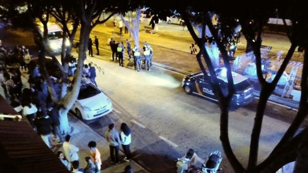 Cuatro detenidos en una batalla campal con palos y sillas en Teatinos