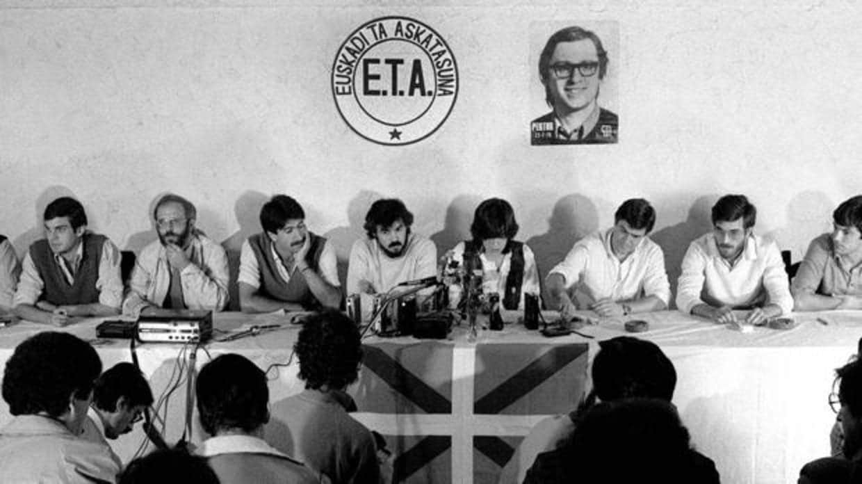 Comparecencia de los líderes de ETA Político Militar, los «polimilis», para declarar su disolución en 1983