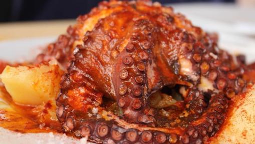 En esta marisquería el pulpo a feira lo sirven entero