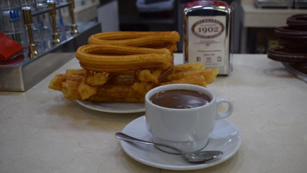 El chocolate con churros que conquistó a Don Alfonso de Borbón y Ramoncín