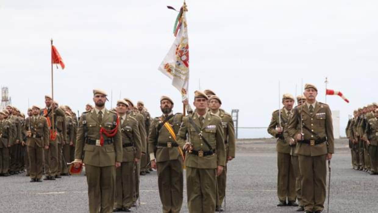 Efectivos del Regimiento Canarias 50 en el acto de celebración de su 445 aniversario