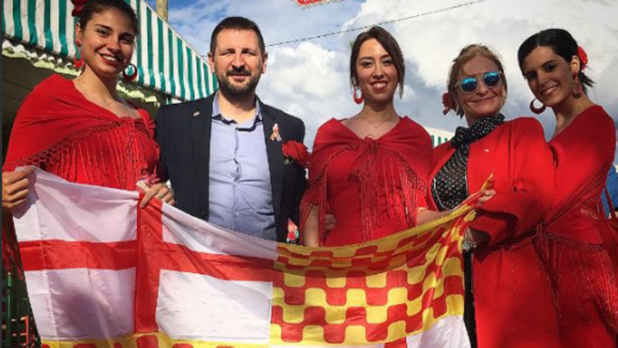 Miembros y simpatizantes de Tabarnia en la Feria de Abril de Barcelona
