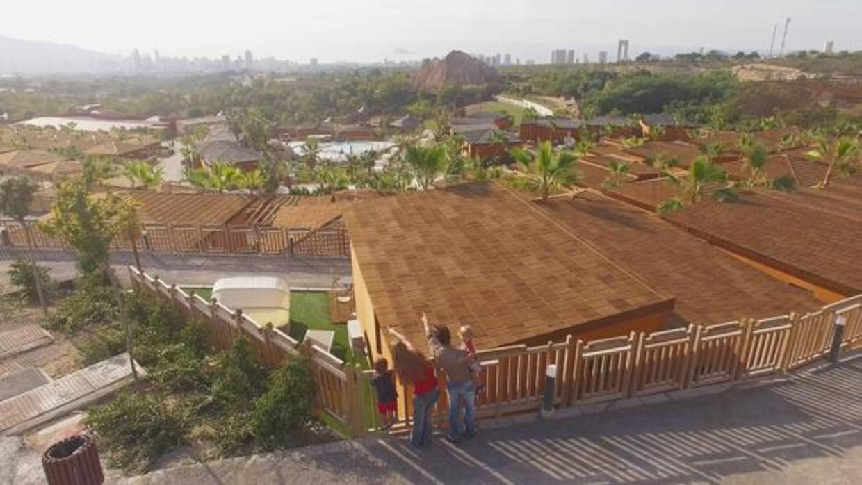 Instalaciones del hotel Magic Natura de Benidorm, donde se ven los animales en plena naturaleza